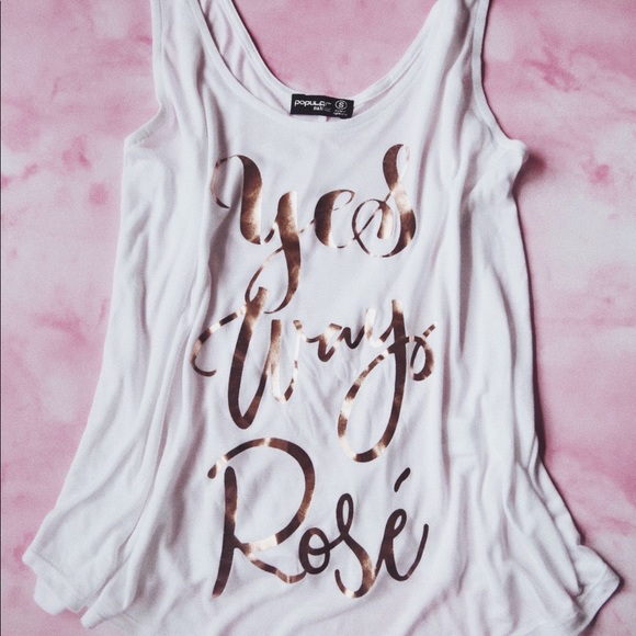 Tops - 1 left ⚡️ Yes way rose graphic tee